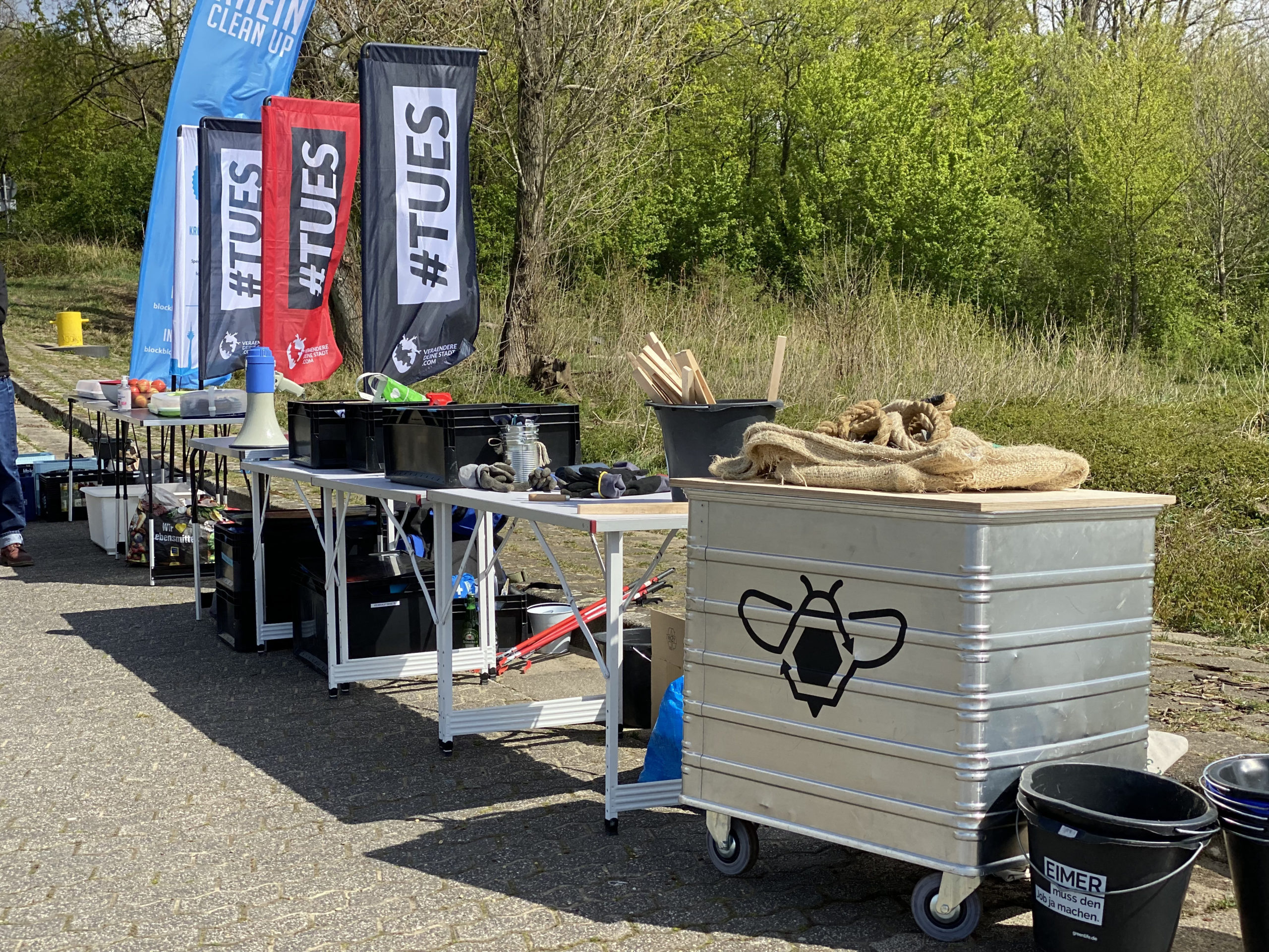 Das Bild zeigt den Aktionsstand beim Cleanup an der Nato-Rampe.