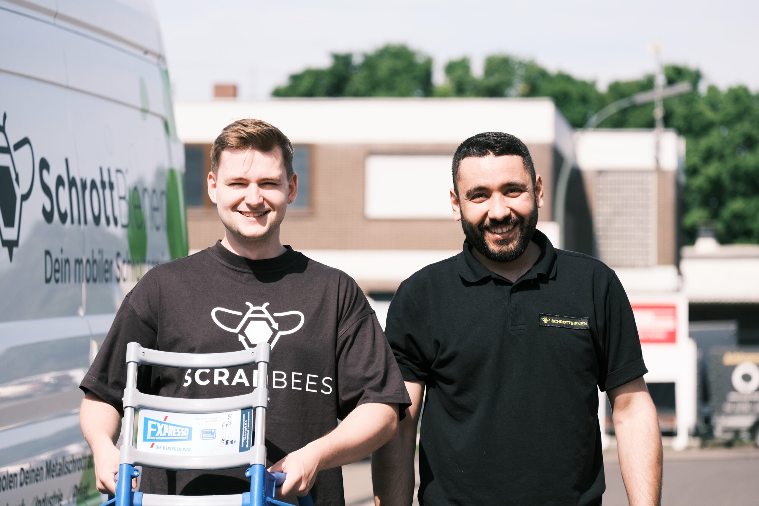 Schrotthändler in Frankfurt: Kostenlose Schrottabholung und Komplett-Service mit den SchrottBienen